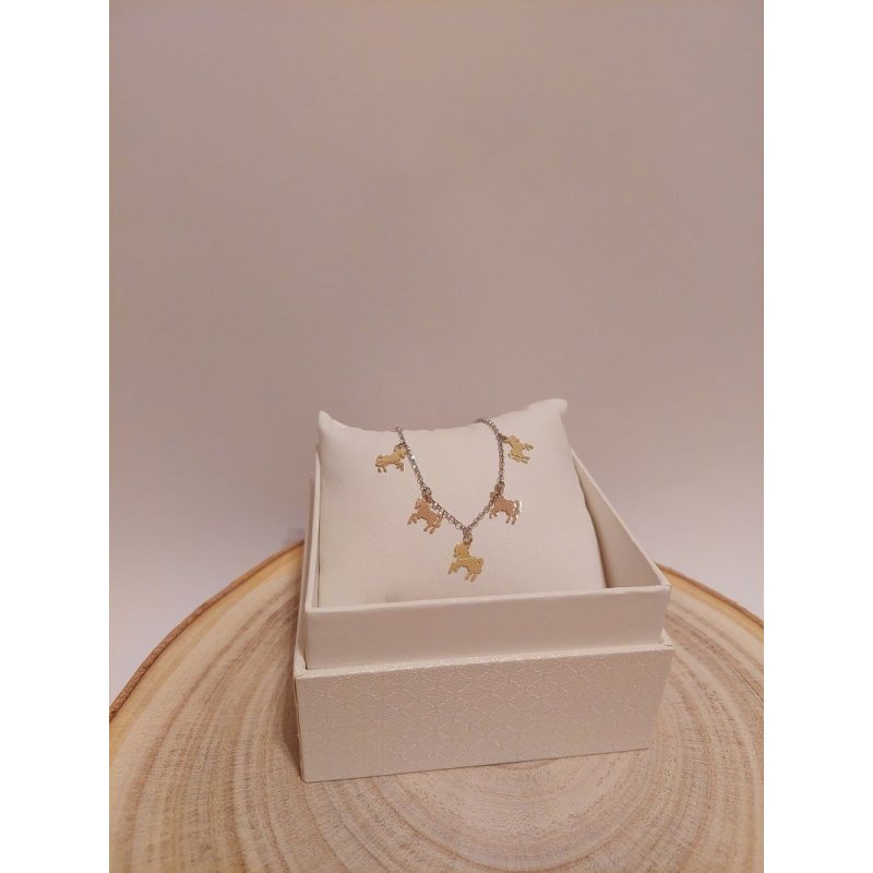 Collana girocollo con cavalli pendenti