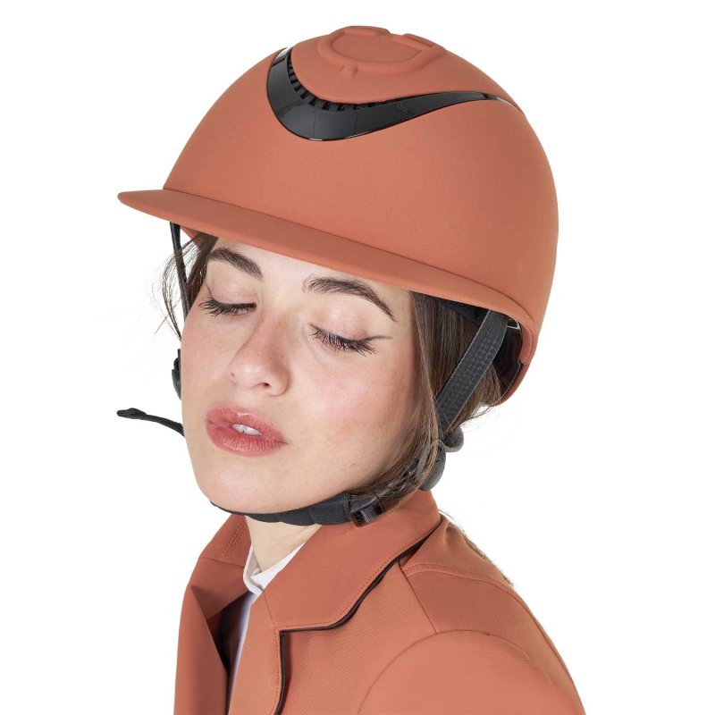 Equestro Cap donna con visiera larga e logo embossed omologazione EN - Rosso